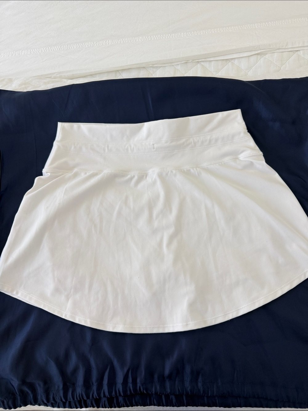Vuori Size M 14” White Daily Tennis Skort - Picture 5 of 10